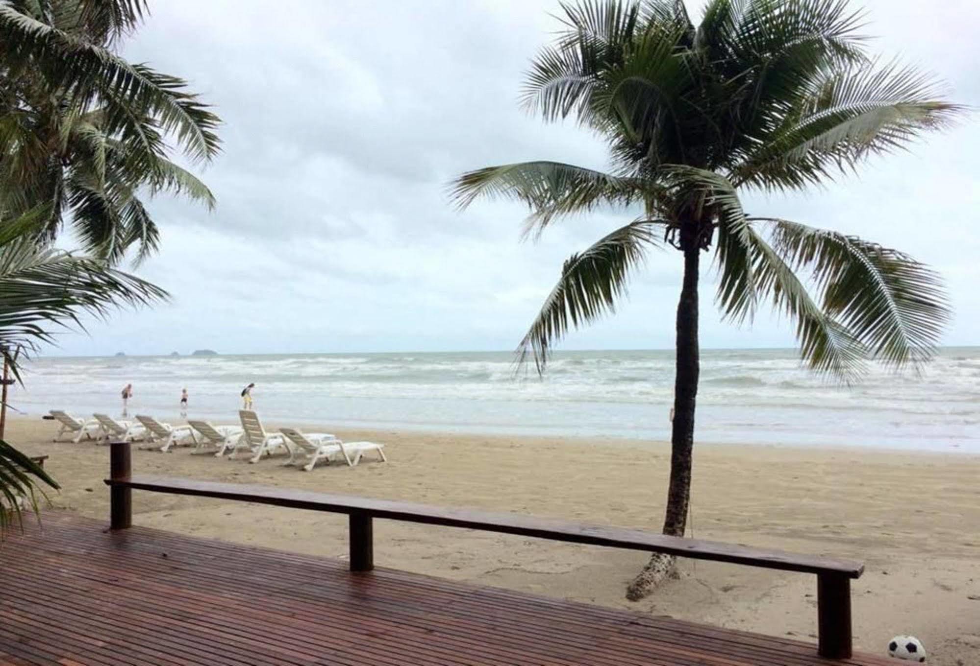 Apple Beachfront Resort Trat Eksteriør billede